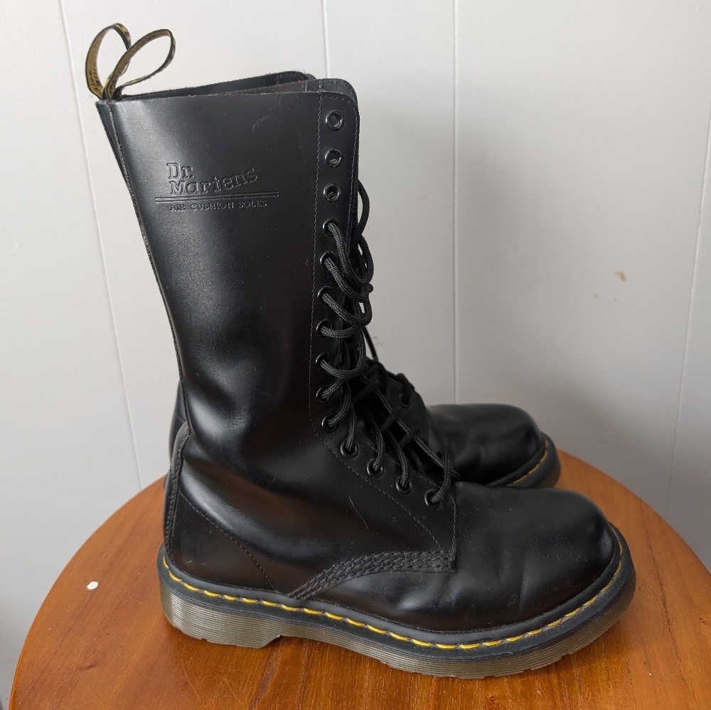 14 eye Dr Marten size 8